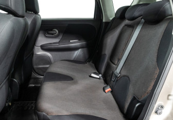 Подержанный автомобиль Nissan Note 2011 года (10 фото)