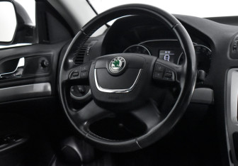 Подержанный автомобиль Skoda Octavia Liftback 2013 года (14 фото)