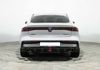 Подержанный автомобиль Changan UNI-V 2024 года (6 фото)