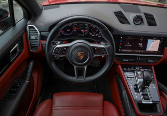 Подержанный автомобиль Porsche Cayenne 2022 года (11 фото)