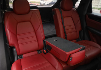 Подержанный автомобиль Porsche Cayenne 2019 года (34 фото)