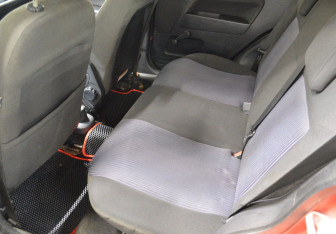 Подержанный автомобиль Ford Fusion 2006 года (11 фото)