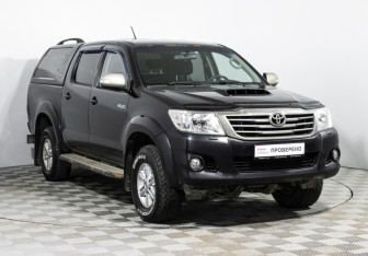 Подержанный автомобиль Toyota Hilux 2014 года (3 фото)