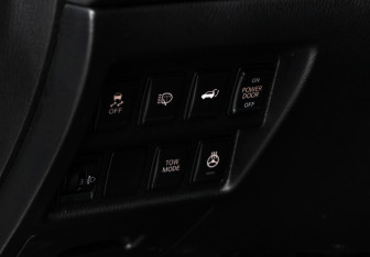 Подержанный автомобиль Nissan Pathfinder 2015 года (21 фото)