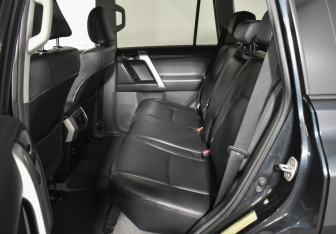 Подержанный автомобиль Toyota Land Cruiser Prado 2013 года (11 фото)