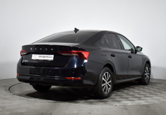 Подержанный автомобиль Skoda Octavia Liftback 2021 года (5 фото)