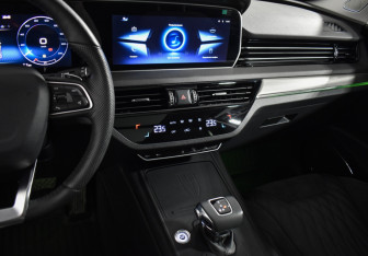 Подержанный автомобиль Hongqi HS5 2024 года (19 фото)