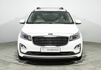 Подержанный автомобиль Kia Carnival 2019 года (2 фото)