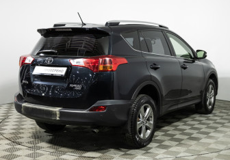 Подержанный автомобиль Toyota RAV4 2014 года (5 фото)