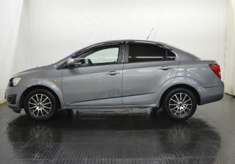 Подержанный автомобиль Chevrolet Aveo Sedan 2012 года (8 фото)