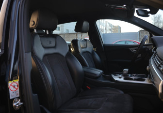 Подержанный автомобиль Audi Q7 2017 года (8 фото)