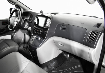 Подержанный автомобиль Hyundai Grand Starex 2017 года (14 фото)