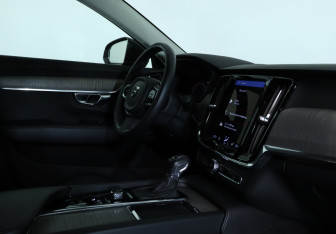 Подержанный автомобиль Volvo S90 2021 года (11 фото)