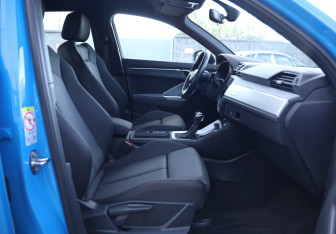 Подержанный автомобиль Audi Q3 2019 года (27 фото)