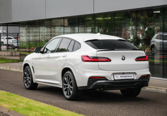 Подержанный автомобиль BMW X4 2020 года (8 фото)