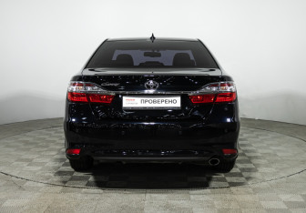 Подержанный автомобиль Toyota Camry Sedan 2017 года (6 фото)