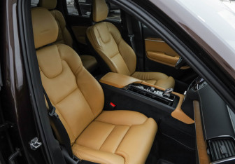 Подержанный автомобиль Volvo XC90 2019 года (27 фото)