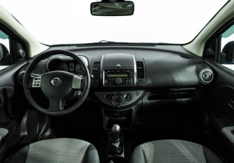 Подержанный автомобиль Nissan Note 2008 года (13 фото)