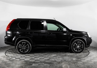 Подержанный автомобиль Nissan X-Trail 2010 года (4 фото)