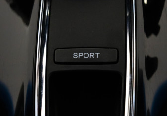 Подержанный автомобиль Honda Vezel 2014 года (18 фото)