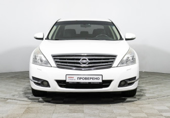 Подержанный автомобиль Nissan Teana 2010 года (2 фото)