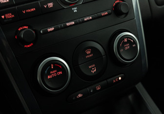 Подержанный автомобиль Mazda CX-7 2009 года (17 фото)