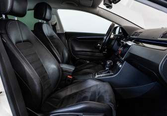 Подержанный автомобиль Volkswagen Passat CC 2014 года (24 фото)