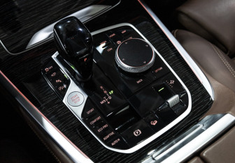 Подержанный автомобиль BMW X7 2020 года (35 фото)