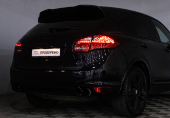 Подержанный автомобиль Porsche Cayenne 2013 года (26 фото)