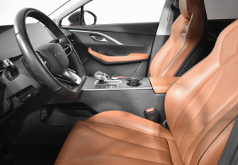 Подержанный автомобиль Omoda C5 2022 года (10 фото)