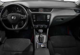 Подержанный автомобиль Skoda Octavia Liftback 2014 года (15 фото)