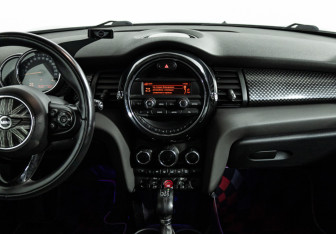 Подержанный автомобиль MINI Hatch 2015 года (13 фото)