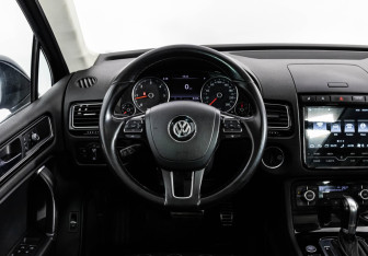 Подержанный автомобиль Volkswagen Touareg 2017 года (11 фото)