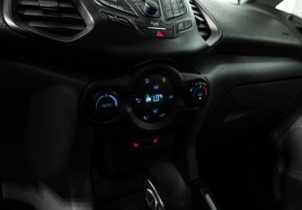 Подержанный автомобиль Ford EcoSport 2014 года (15 фото)