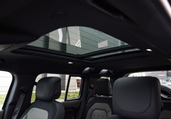 Подержанный автомобиль Land Rover Defender Suv 2021 года (25 фото)
