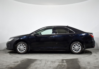 Подержанный автомобиль Toyota Camry Sedan 2017 года (8 фото)