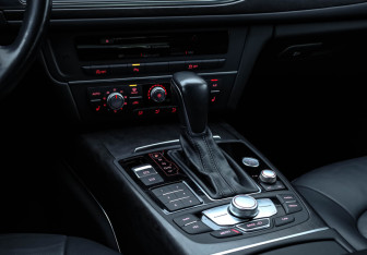 Подержанный автомобиль Audi A6 Sedan 2018 года (17 фото)