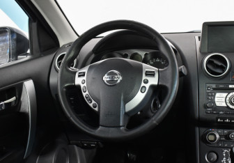 Подержанный автомобиль Nissan Qashqai 2008 года (16 фото)