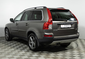 Подержанный автомобиль Volvo XC90 2008 года (7 фото)