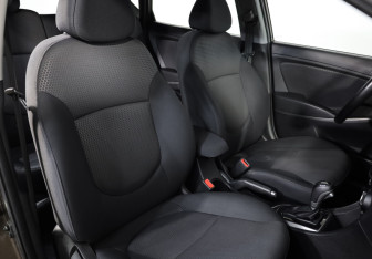 Подержанный автомобиль Hyundai Solaris Hatchback 2015 года (19 фото)