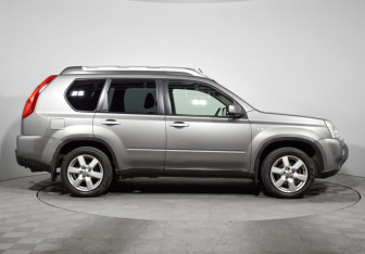 Подержанный автомобиль Nissan X-Trail 2010 года (4 фото)