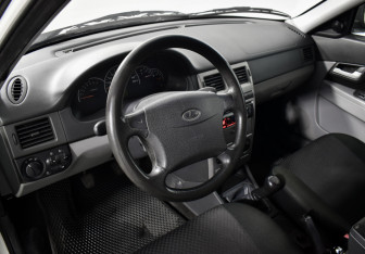 Подержанный автомобиль LADA (ВАЗ) Priora Hatchback 2011 года (9 фото)