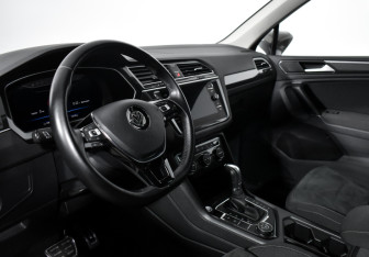 Подержанный автомобиль Volkswagen Tiguan 2018 года (9 фото)