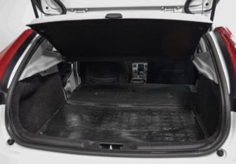 Подержанный автомобиль Volvo V40 Cross Country 2014 года (24 фото)