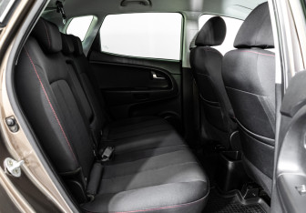 Подержанный автомобиль Kia Venga 2016 года (16 фото)