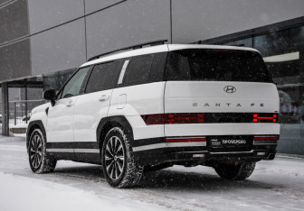 Подержанный автомобиль Hyundai Santa Fe 2023 года (7 фото)