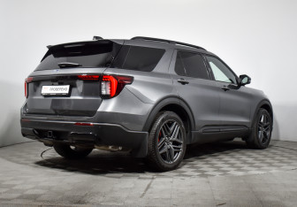 Подержанный автомобиль Ford Explorer 2024 года (5 фото)