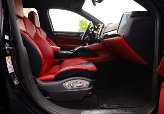 Подержанный автомобиль Porsche Cayenne 2014 года (28 фото)