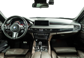 Подержанный автомобиль BMW X5 2017 года (13 фото)