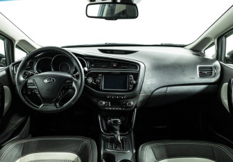 Подержанный автомобиль Kia Ceed Hatchback 2018 года (13 фото)